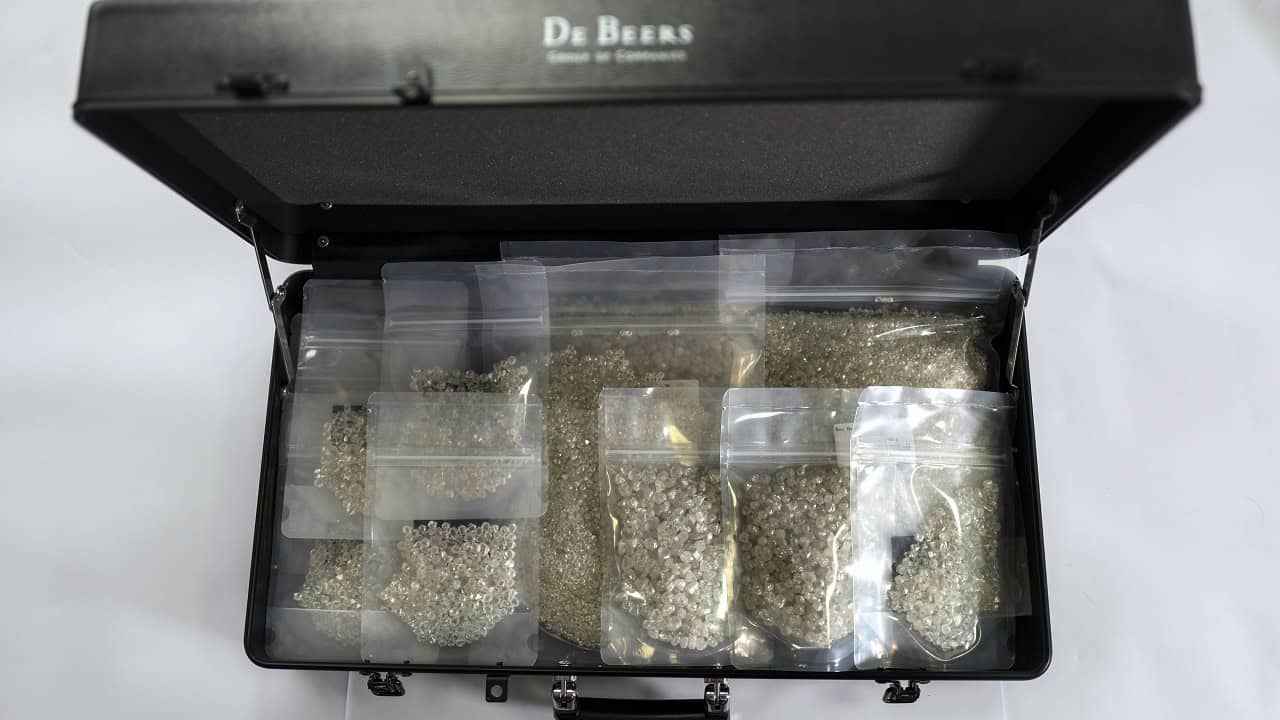 De Beers diamonds carry case Rough Diamond Inventory Management: Thoughts on De Beers’ Q1 2026 Results. analysis - Edahn Golan.